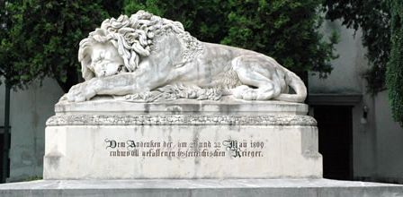 Bild: Statue eines schlafenden Löwen